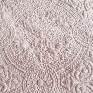 Tahari Medallion King Duvet